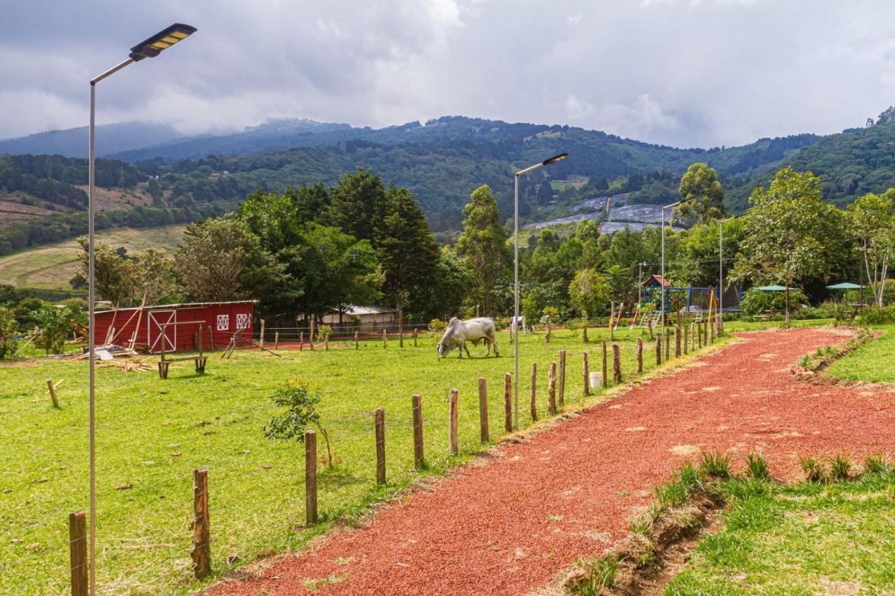 Hotel & Spa Escondite De La Montana Sabana Redonda Exteriör bild